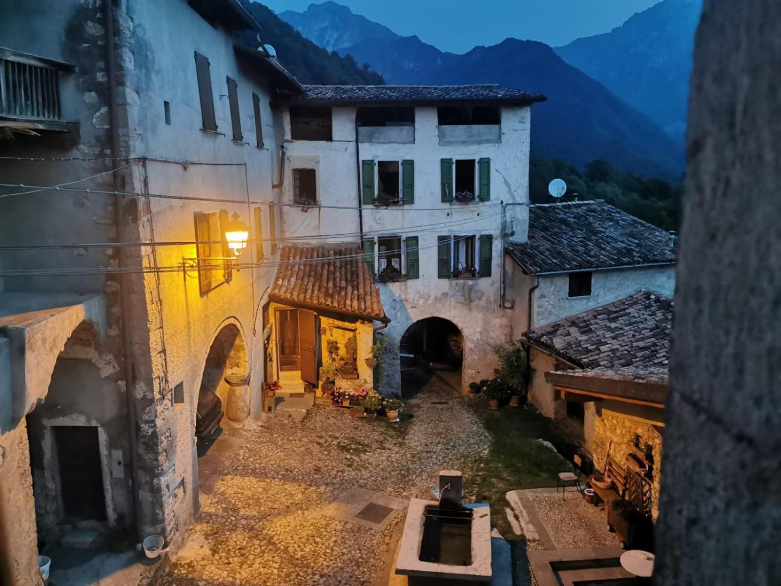 A Casa Di Gianni E Mari Bed and Breakfast Vestone Eksteriør billede